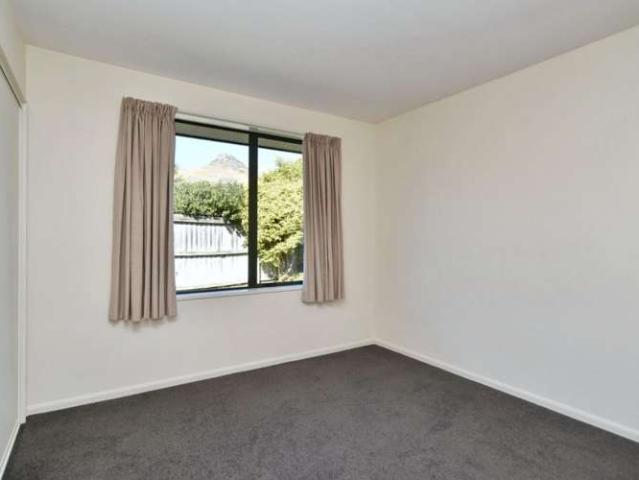 Property for sale in Chaslands, Canterbury