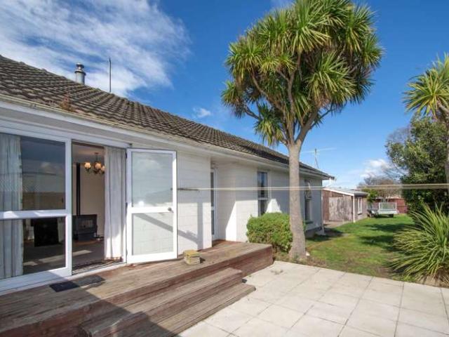 House for sale in Chaslands, Canterbury