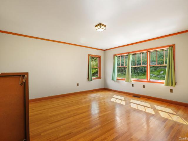 House for sale in Baldwin Place, New York