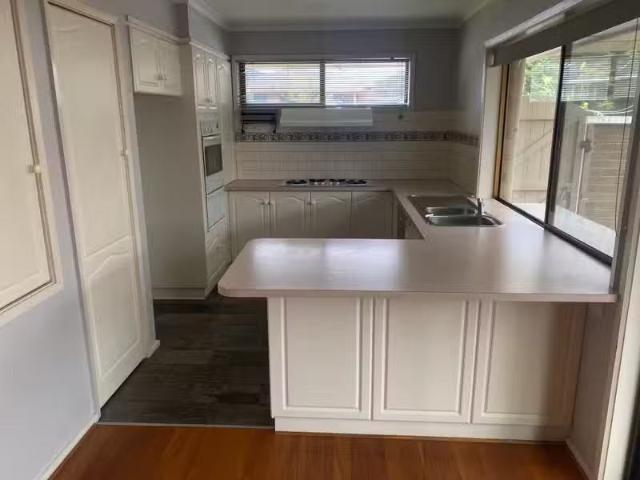 House for rent in Avondale Heights, Victoria