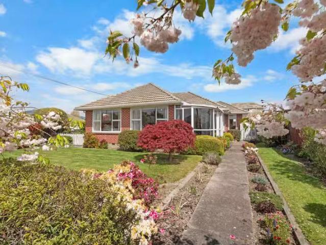 House for sale in Chaslands, Canterbury
