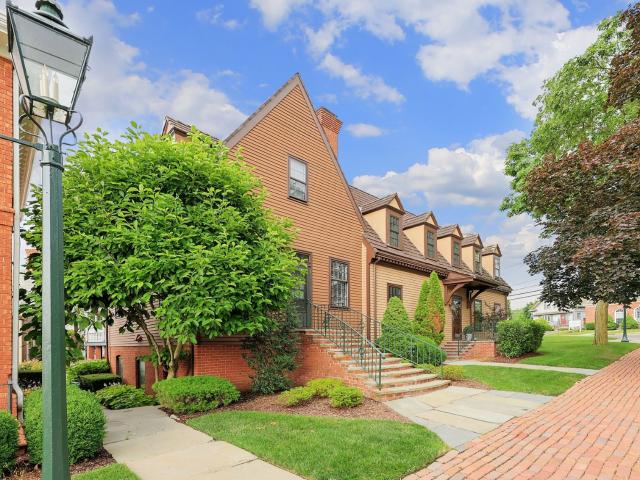Townhouse for sale in New Providence