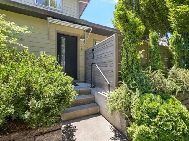 Townhouse for sale in Oregonia