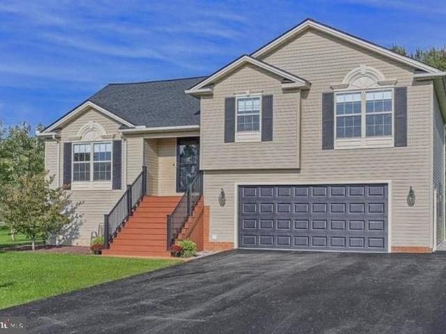 House for sale in Abbottstown, Pennsylvania
