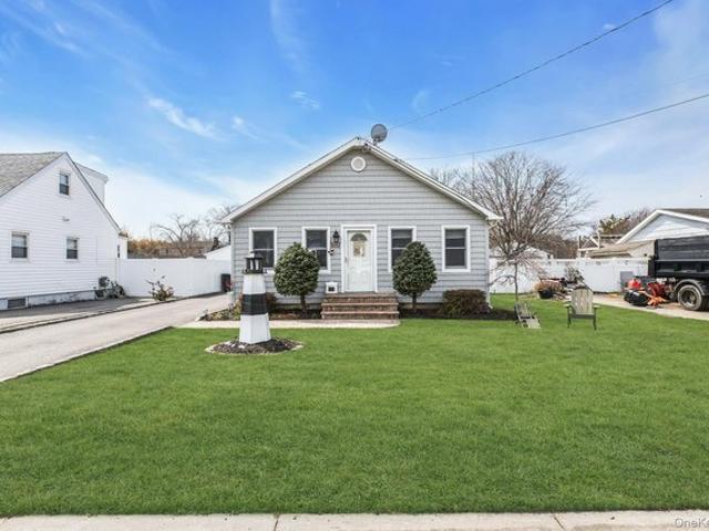 House for sale in Centereach, New York