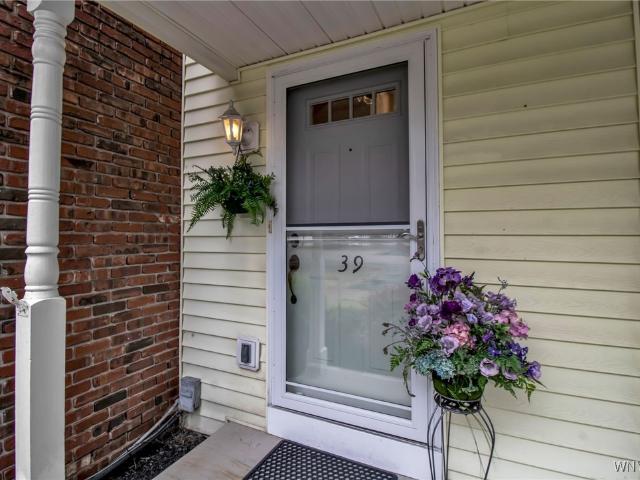 Condo for sale in Lancaster