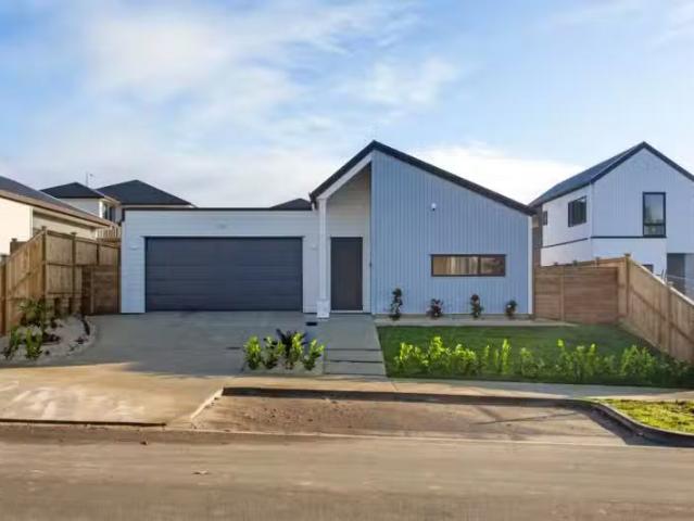 House for sale in Oratia