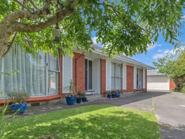 House for sale in Chaslands, Canterbury