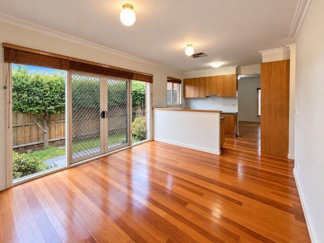 Townhouse for rent in Carnegie, Melbourne