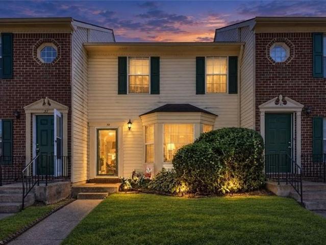 Townhouse for sale in Kings Square, Hampton