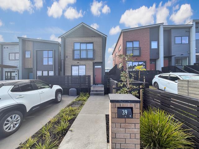 House for rent in West Hills, Henderson-Massey