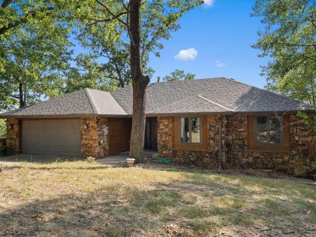 House for sale in Stone, Missouri