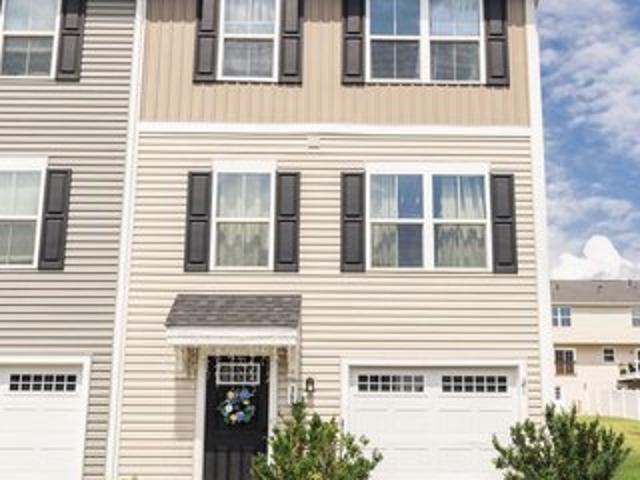 Townhouse for sale in Falling Waters, West Virginia