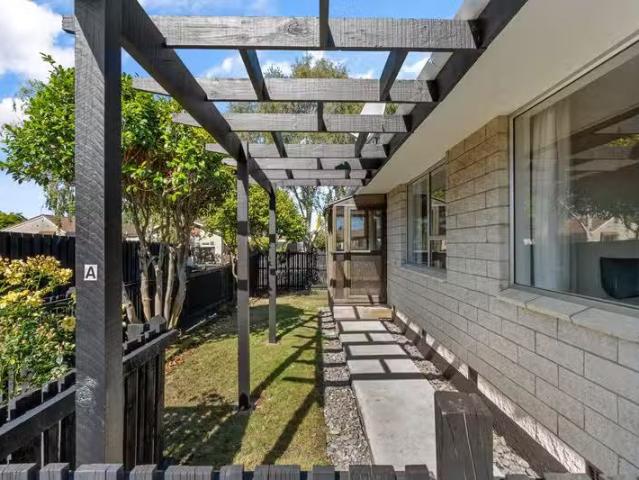 House for sale in Chaslands, Canterbury