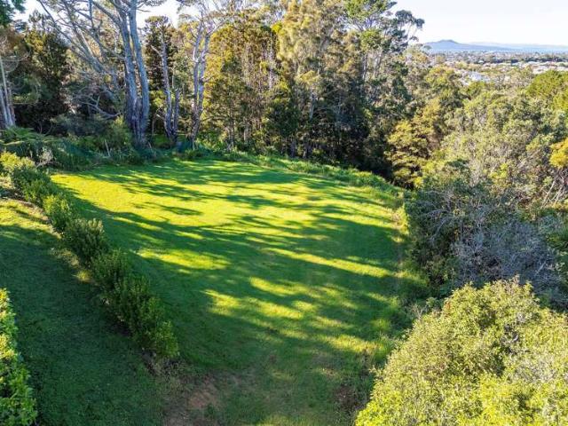 Land for sale in Paremoremo