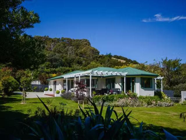 House for sale in Little Akaloa, Canterbury