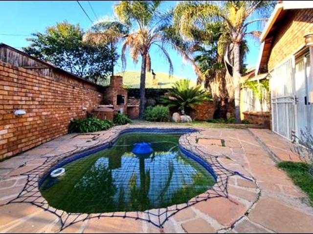 House for rent in Waterkloof, Gauteng