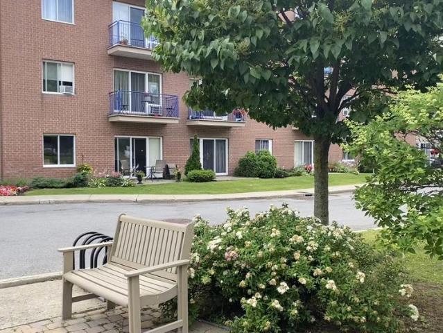 Apartment for rent in Pointe-claire, Quebec