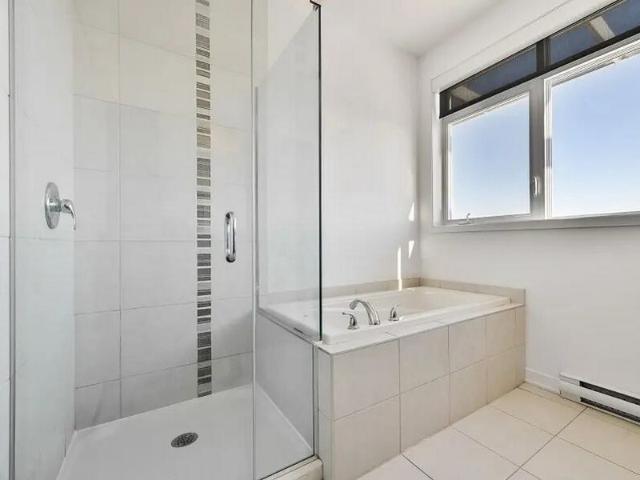 Apartment for rent in Saint-lambert, Quebec