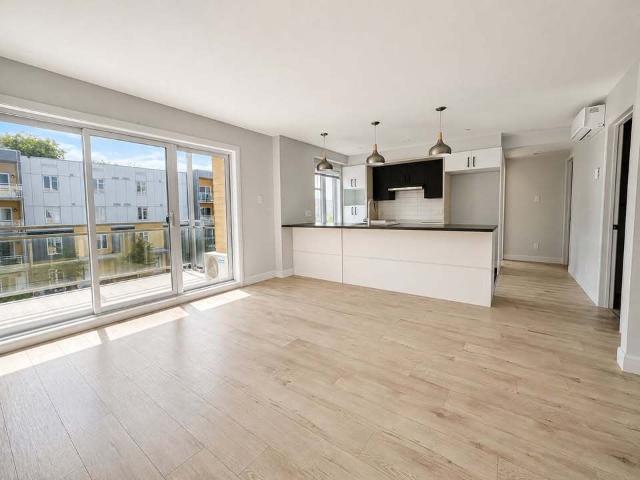 Apartment for rent in Méga Centre Rive Sud, Lévis
