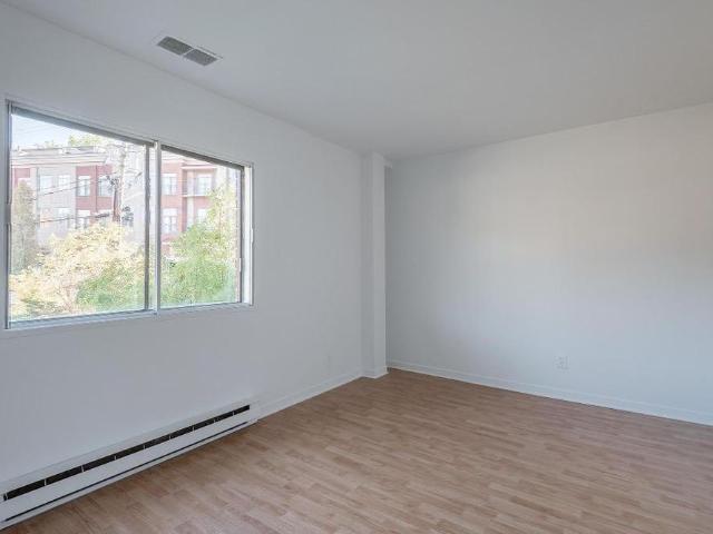Apartment for rent in Saint-lambert, Quebec