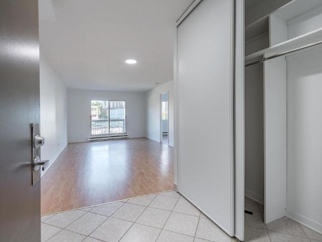 Apartment for rent in Saint-lambert, Quebec