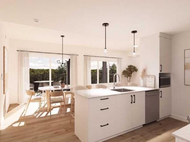 Apartment for rent in Saint-Élie-D'Orford, Sherbrooke