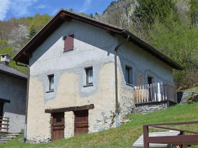 Zweifamilienhaus kaufen in Giornico, Tessin