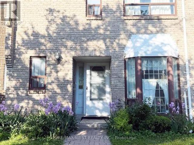 Townhouse for sale in Woburn, Ontario