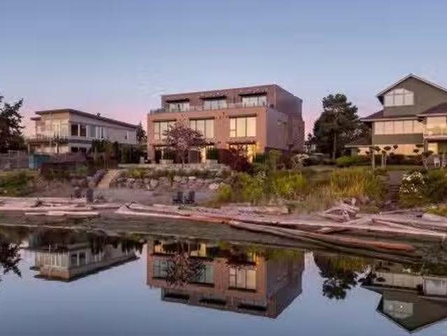 House for sale in Sidney, British Columbia