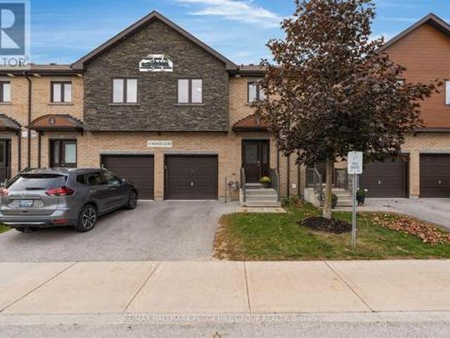 Townhouse for sale in Barrie, Central Ontario