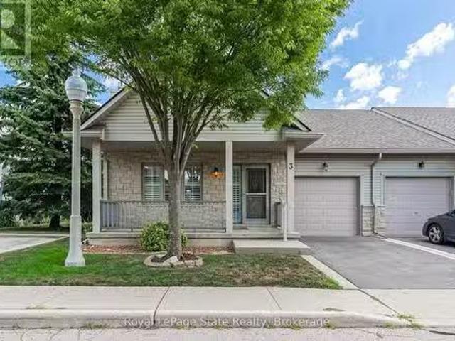 Condo for sale in Ancaster, Ontario