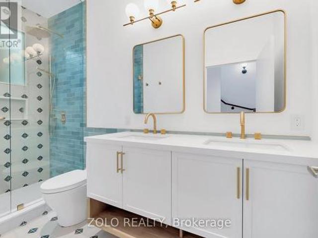 Townhouse for sale in Woburn, Ontario