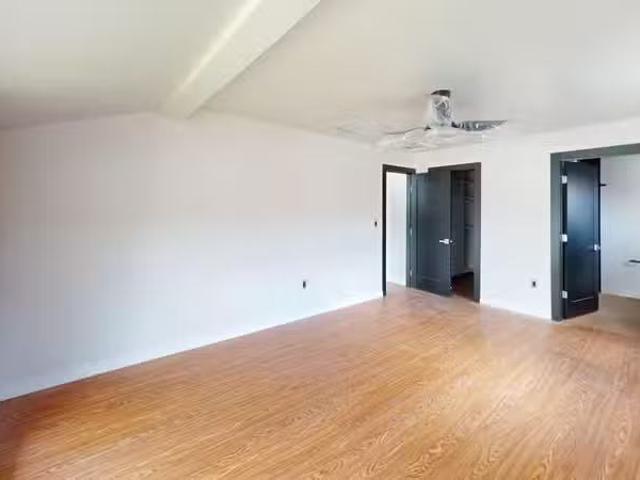 House for rent in Hollywood