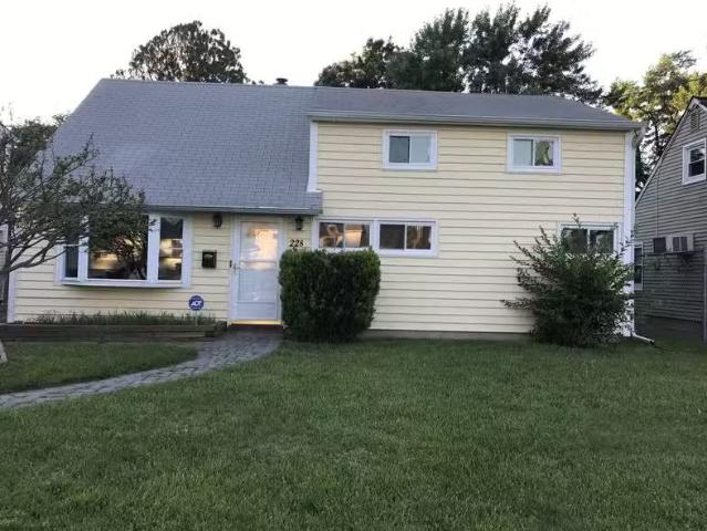 House for rent in Edison