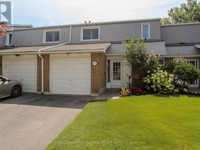 Townhouse for sale in Burlington