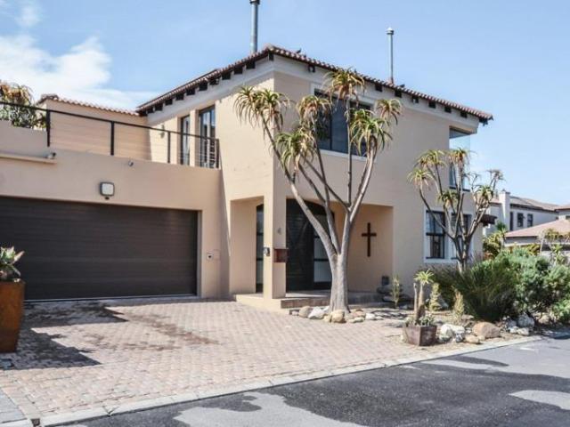House for rent in Bloubergstrand, City of Cape Town