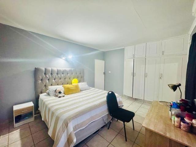 Townhouse for rent in Seaview, Kwazulu-natal