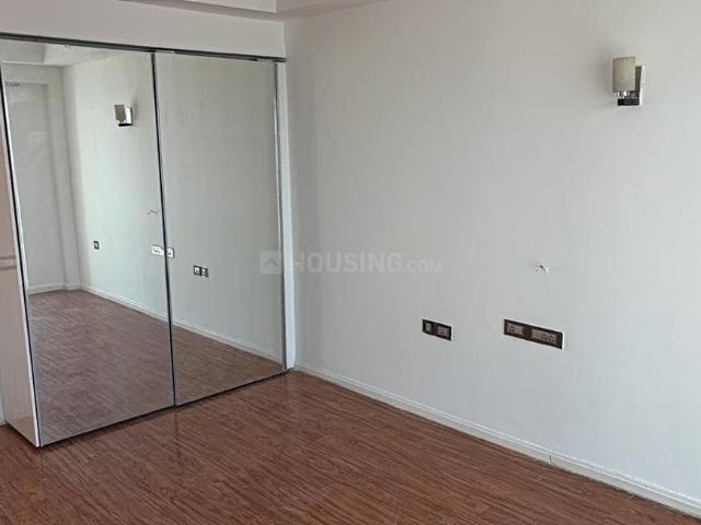 Flat for rent in DLF 5, Gurugram