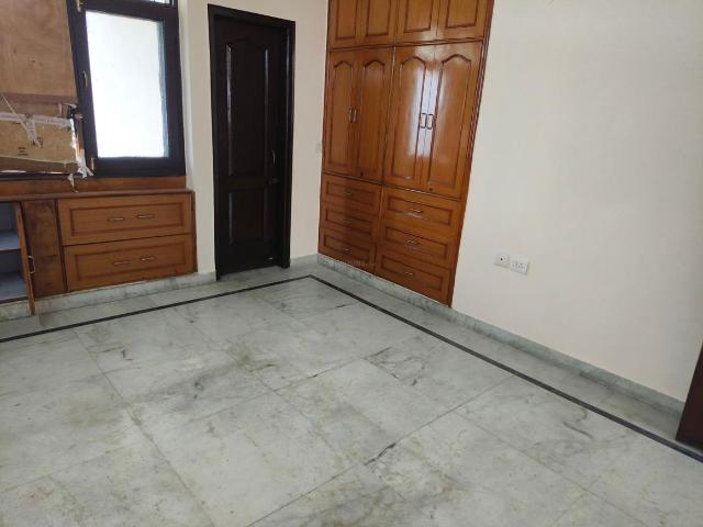 Flat for rent in Deri