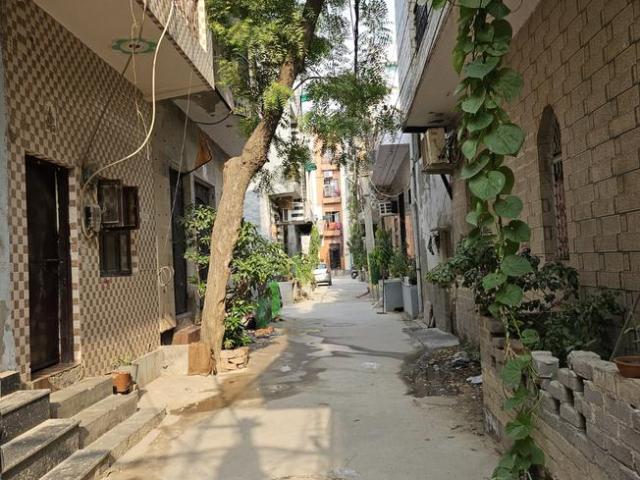 House for sale in West Delhi, Deri
