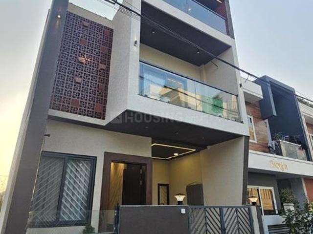 House for sale in Madya