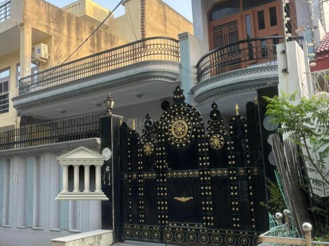 House for sale in Hariana