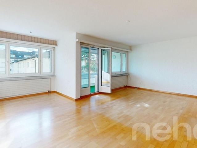 Wohnung kaufen in Schwerzenbach, Bezirk Uster