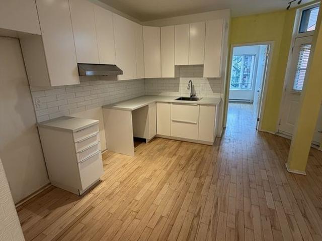 Apartment for rent in Village gai, Montréal