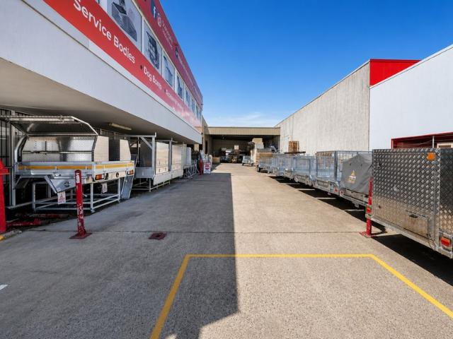 Warehouse for rent in Toombul, Queensland