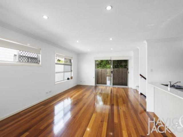 Townhouse for rent in Greenslopes, Greater Brisbane