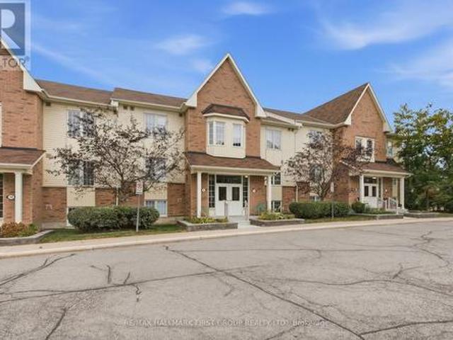 Townhouse for sale in Whitby, Golden Horseshoe