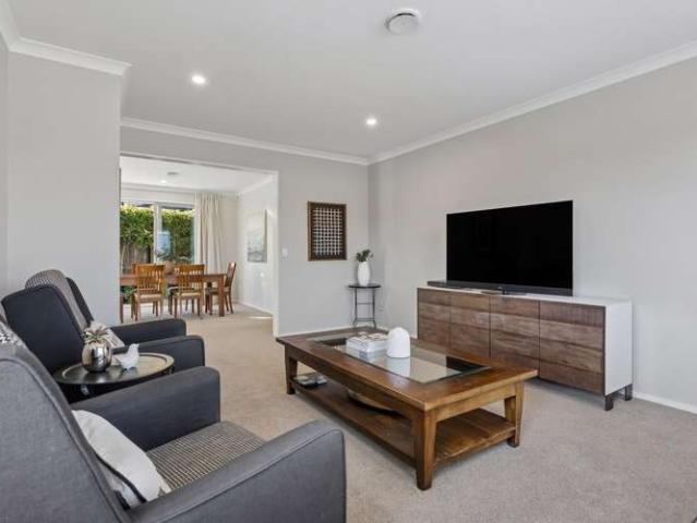 House for sale in Chaslands, Canterbury