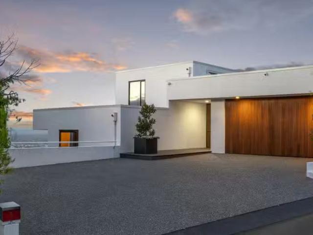 House for sale in Chaslands, Canterbury